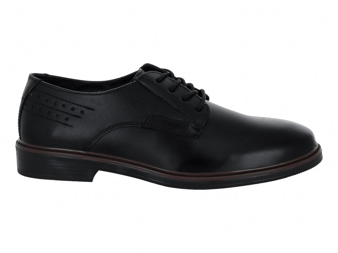 Zapato formal para hombre marca Nevada en color negro, con acabado brillante y cierre de agujetas.