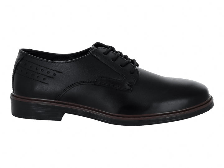 Zapato formal para hombre marca Nevada en color negro, con acabado brillante y cierre de agujetas.