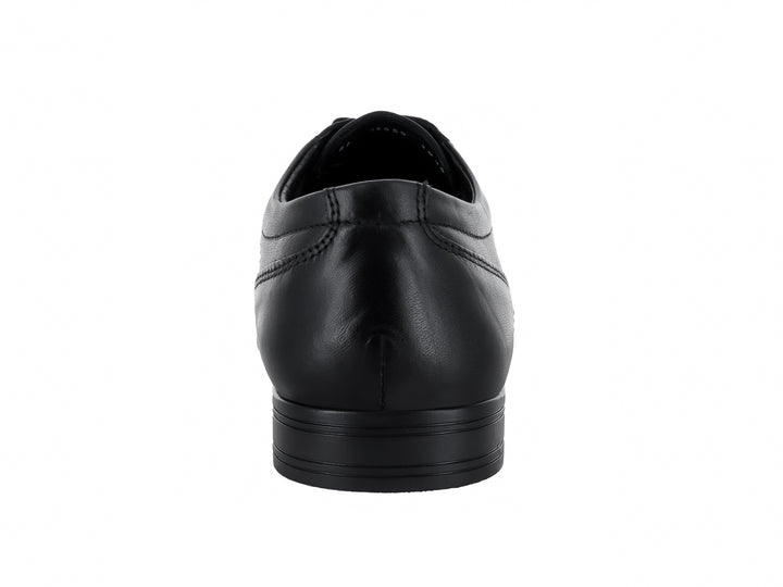 Zapato formal para Hombre en color negro con cordones y detalles perforados laterales.