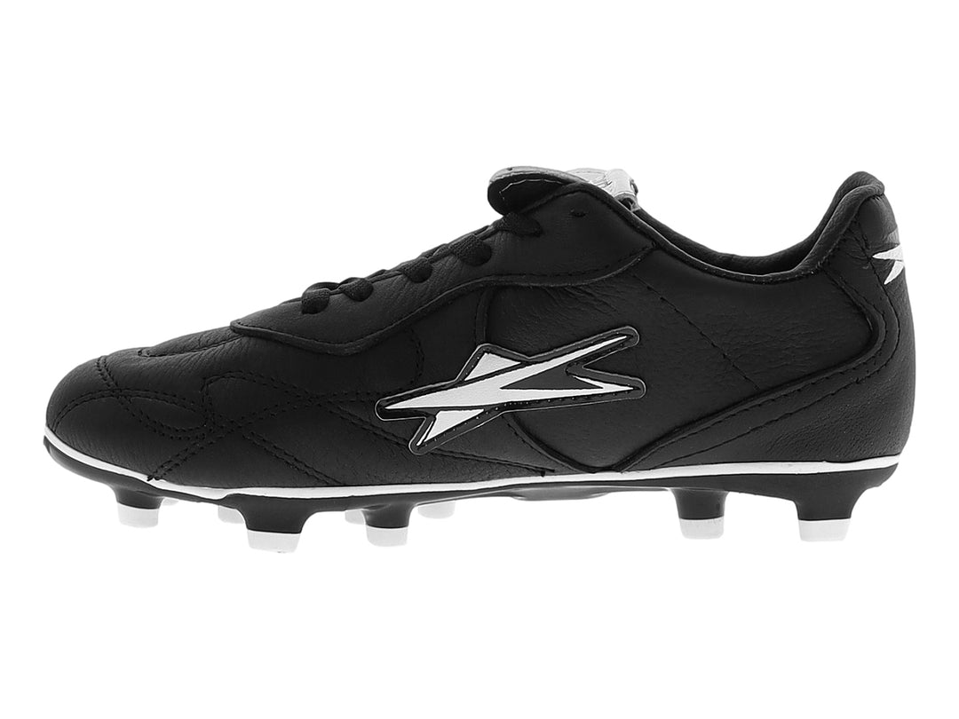 Tenis de fútbol Eescord color negro con detalles en blanco y suela de tacos para pasto natural.