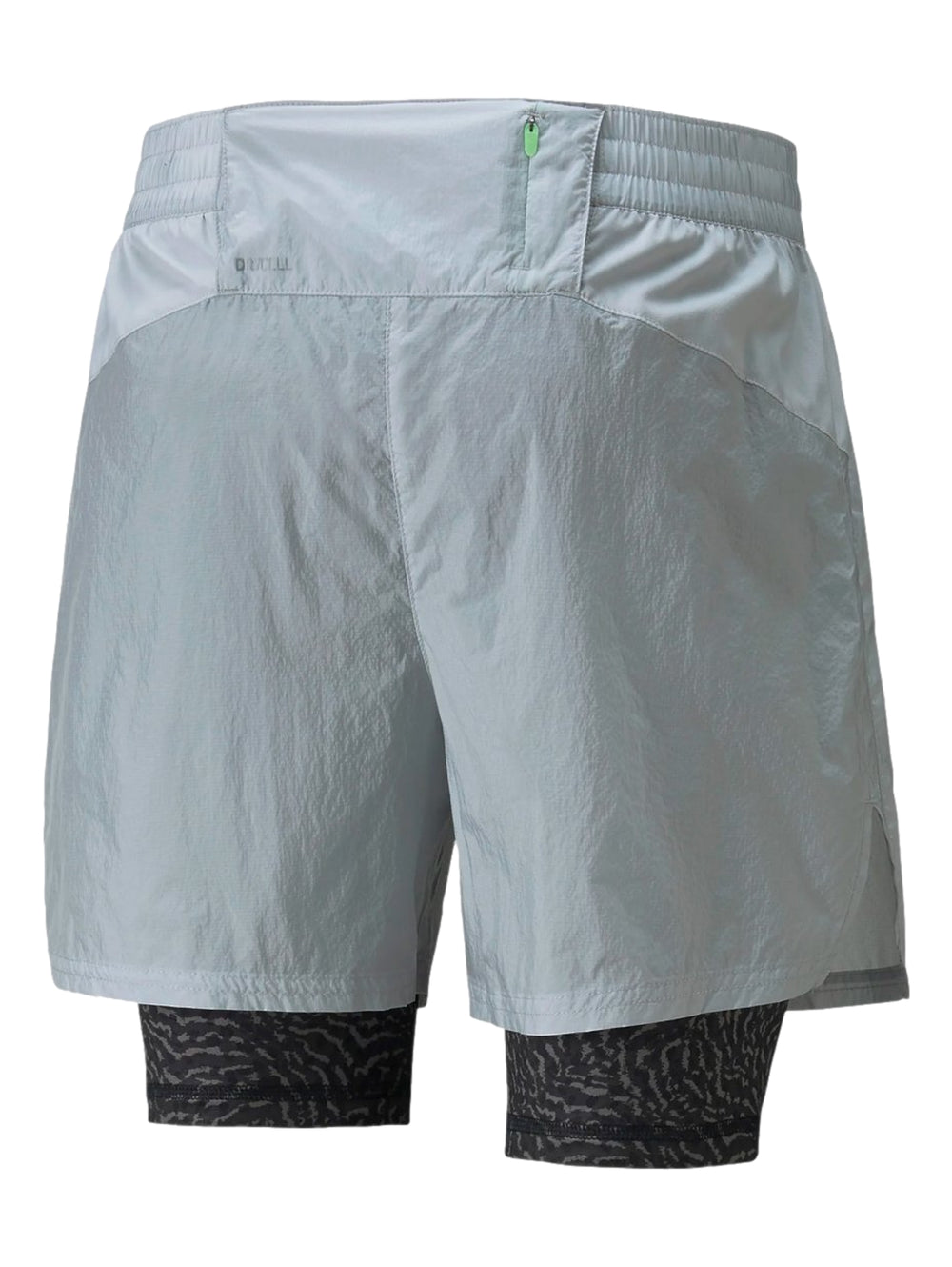 Pantalones cortos deportivos PUMA RUN FSTR 2IN1 color Harbor Mist con forro interior oscuro.
