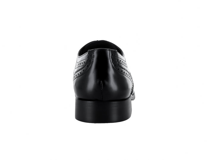 Zapato formal negro de cuero con cordones y detalles perforados estilo brogue.