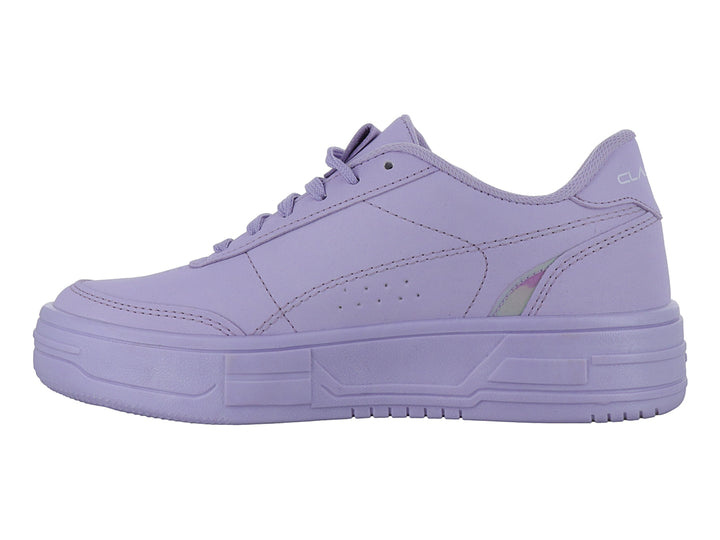 Tenis color lila de la marca Clasben con suela de plataforma y agujetas del mismo color.