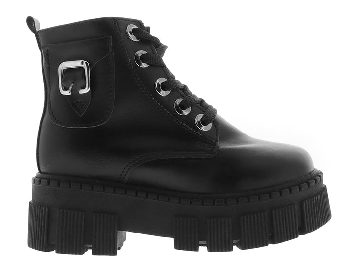 Bota negra de plataforma con agujetas y suela track gruesa.