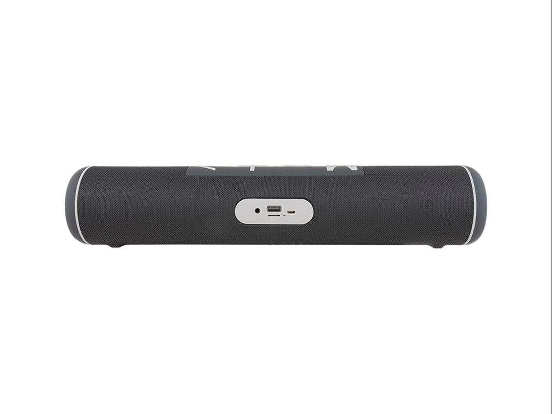 Bocina portátil cilíndrica de color gris con rejilla frontal y botones de control en la parte superior.
