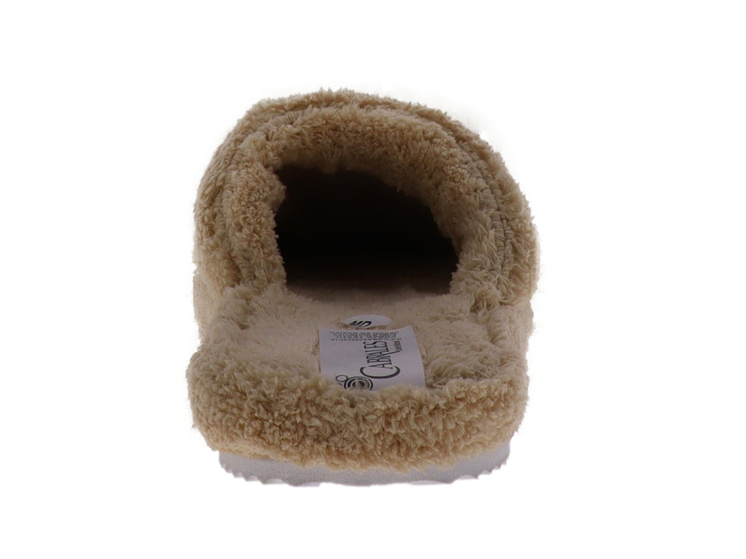 Pantufla de material peludo en color beige para uso interior.