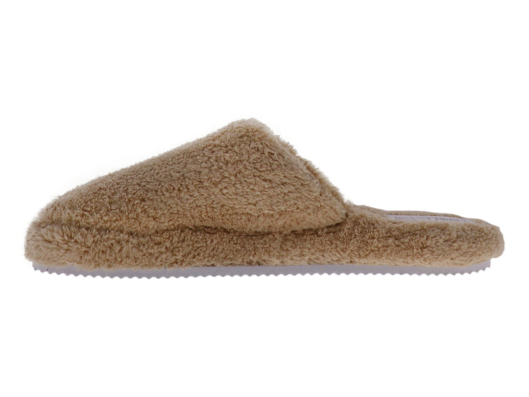 Pantufla de material peludo en color beige para uso interior.
