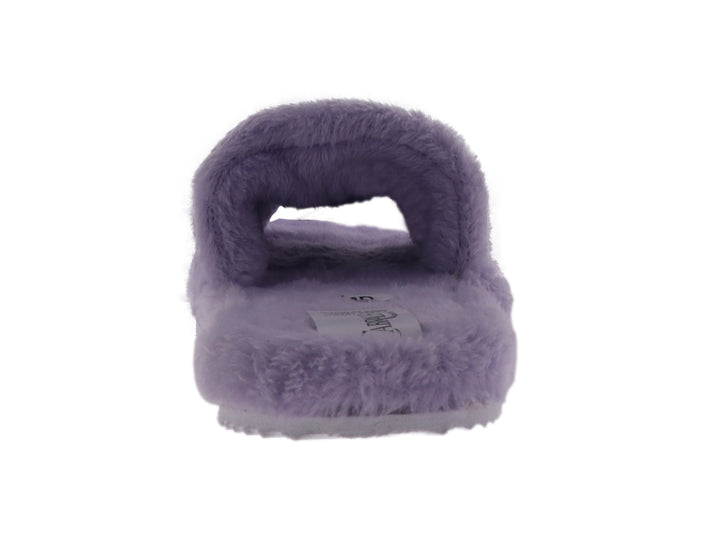 Pantufla de color lila con textura de peluche suave y diseño abierto.