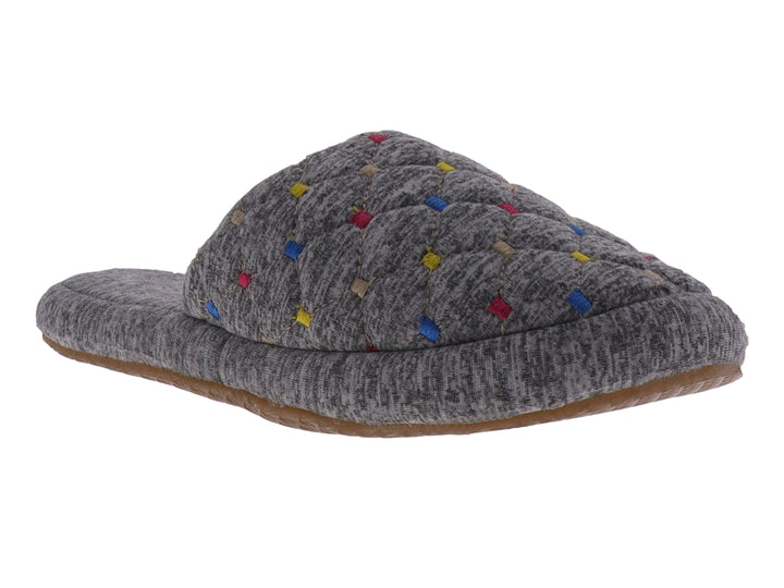 Pantufla gris de tela acolchada con pequeños detalles en colores azul, rojo y amarillo y suela café.