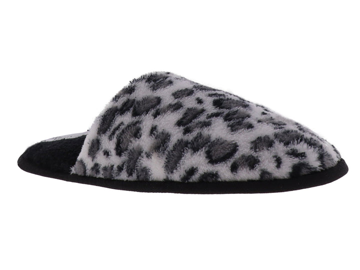 Pantufla abierta de color gris con estampado de leopardo y textura suave y peluda.