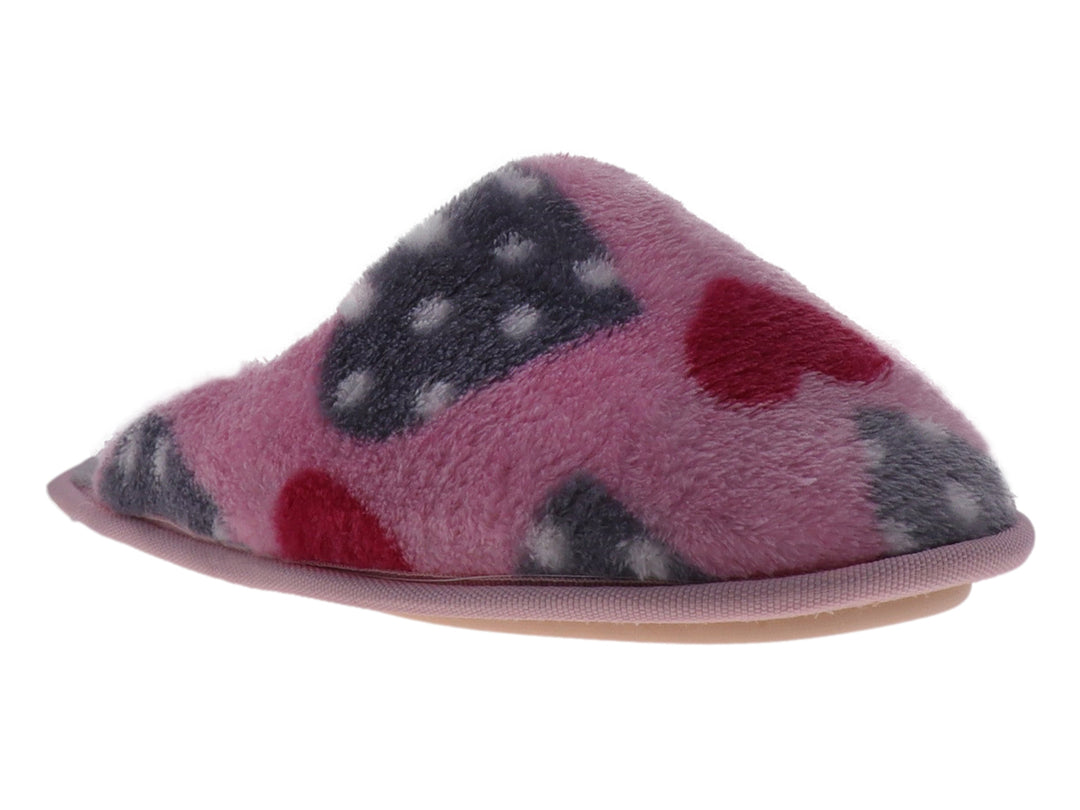 Pantufla rosa de material suave con estampado de corazones en color rojo y gris.
