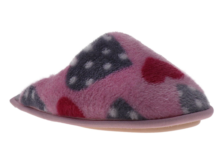 Pantufla rosa de material suave con estampado de corazones en color rojo y gris.
