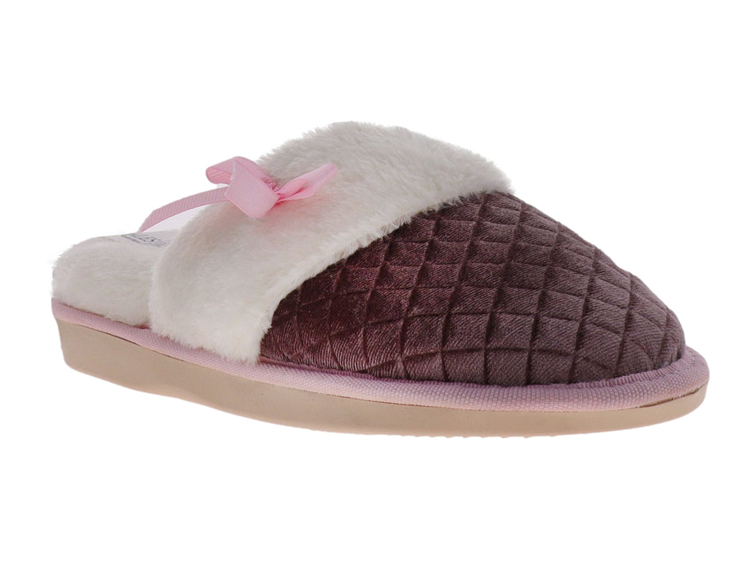 Pantufla rosa de terciopelo acolchado con borde blanco de peluche y un pequeño moño decorativo.