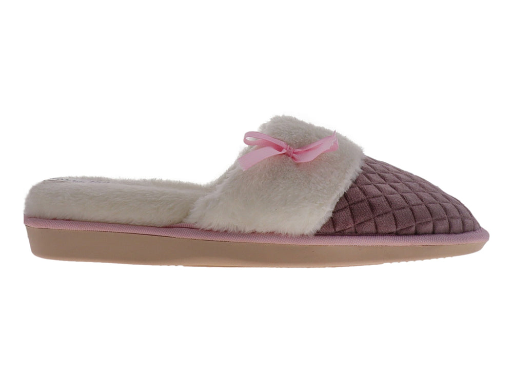 Pantufla rosa de terciopelo acolchado con borde blanco de peluche y un pequeño moño decorativo.