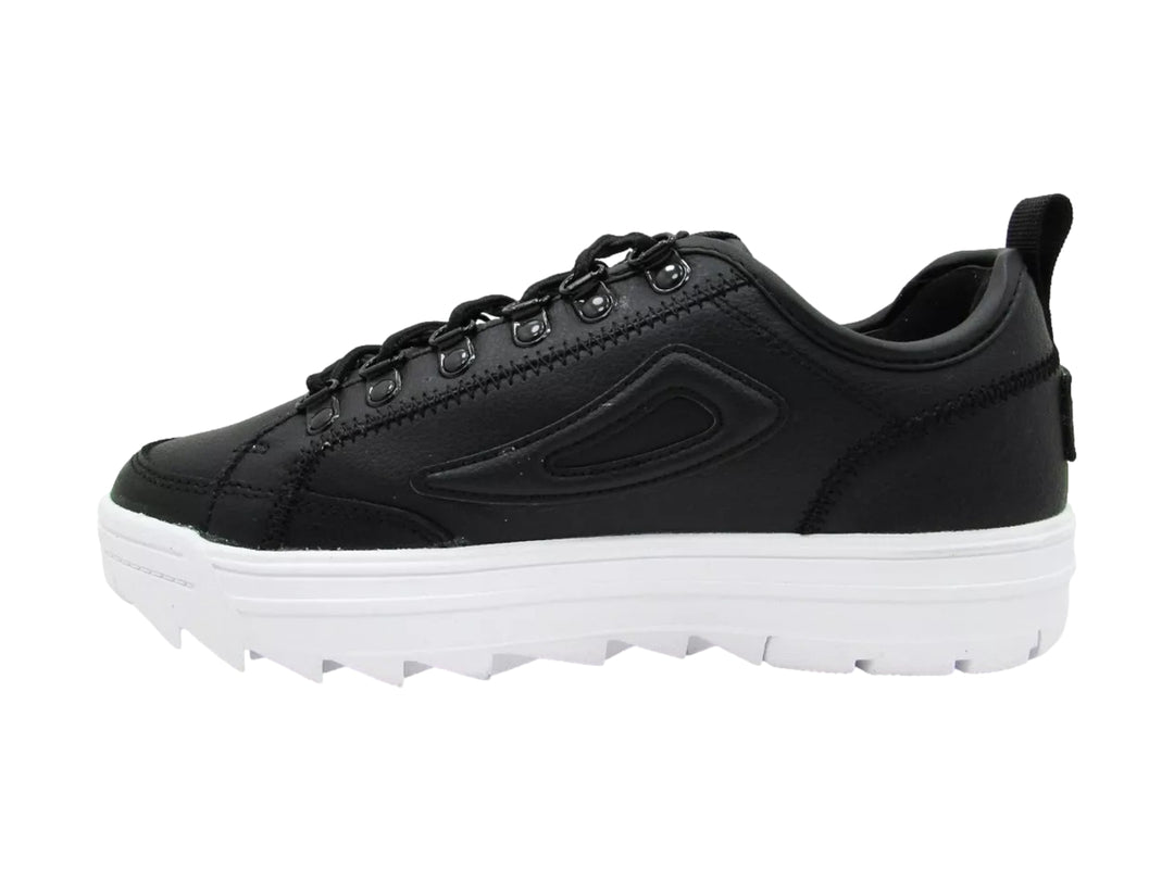 Tenis FILA Disruptor Court en color negro con suela blanca de plataforma y relieve dentado.