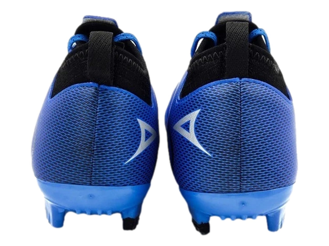 Zapato de fútbol Pirma Brasil color azul rey con detalles negros y tacos para pasto natural.