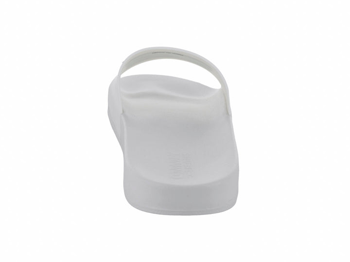 Sandalia tipo slide de color blanco con correa ancha y logotipo de Tommy Jeans.