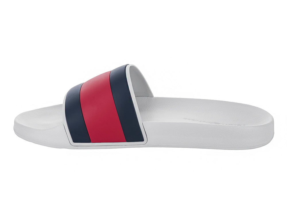 Sandalia slide Tommy Hilfiger en color gris con banda ancha en colores azul, blanco y rojo.