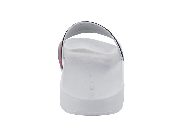 Sandalia slide Tommy Hilfiger en color gris con banda ancha en colores azul, blanco y rojo.