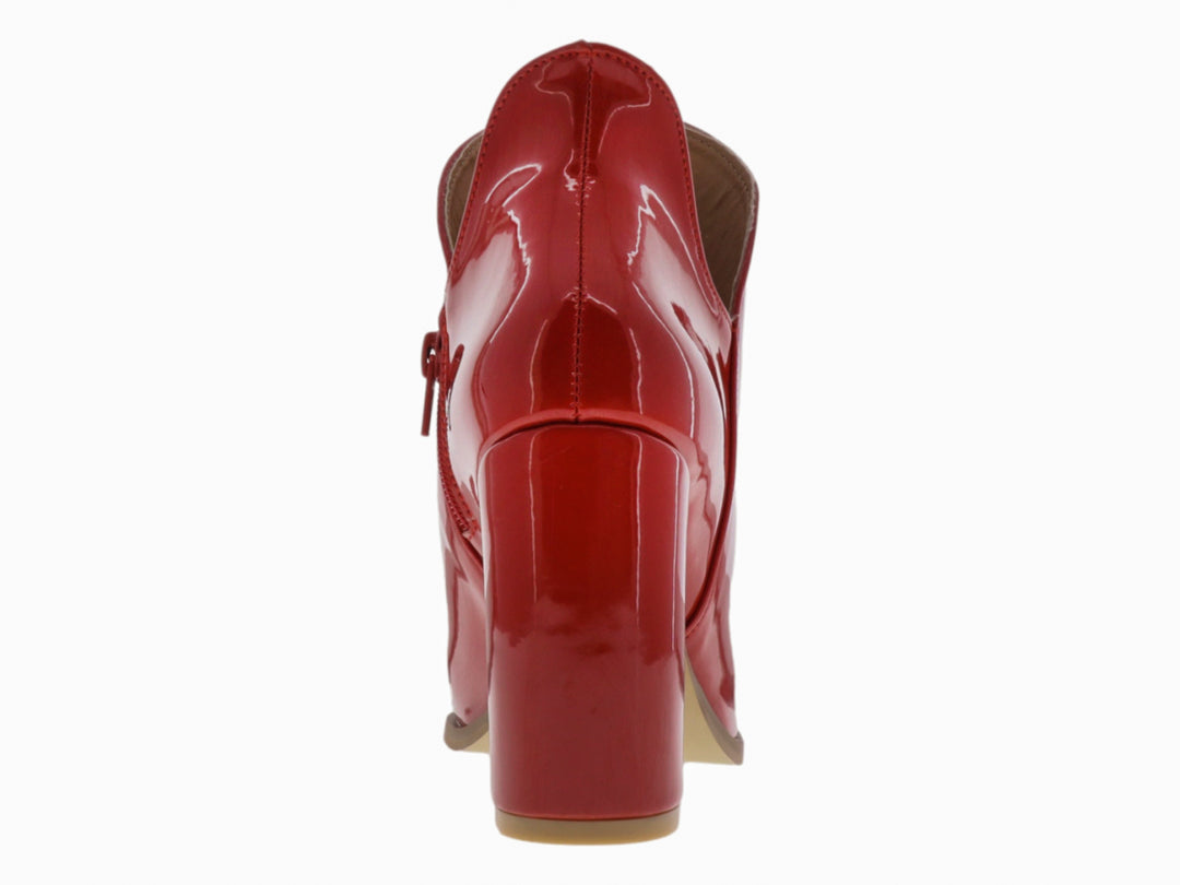 Bota de tacón grueso en color rojo brillante con acabado de charol para mujer.