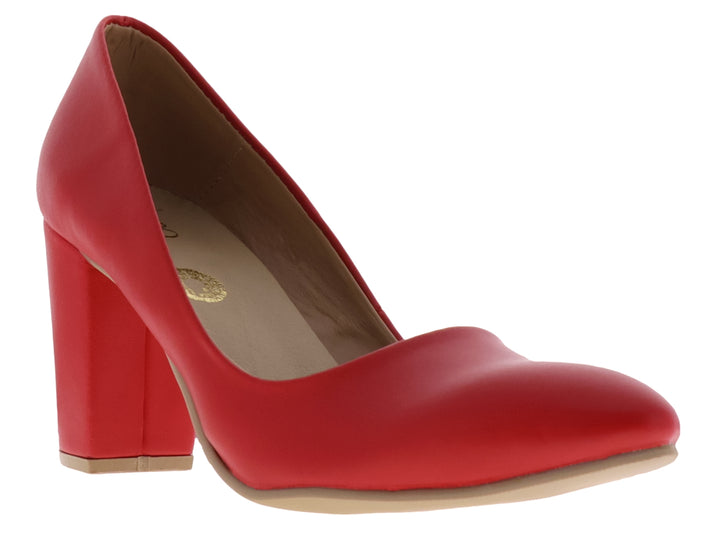 Zapato de tacón grueso color rojo en material sintético liso con punta redonda.