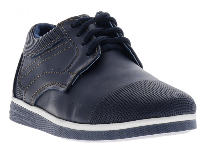 Zapato casual para niño color azul marino con suela blanca y agujetas.