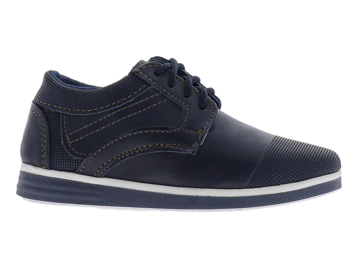 Zapato casual para niño color azul marino con suela blanca y agujetas.