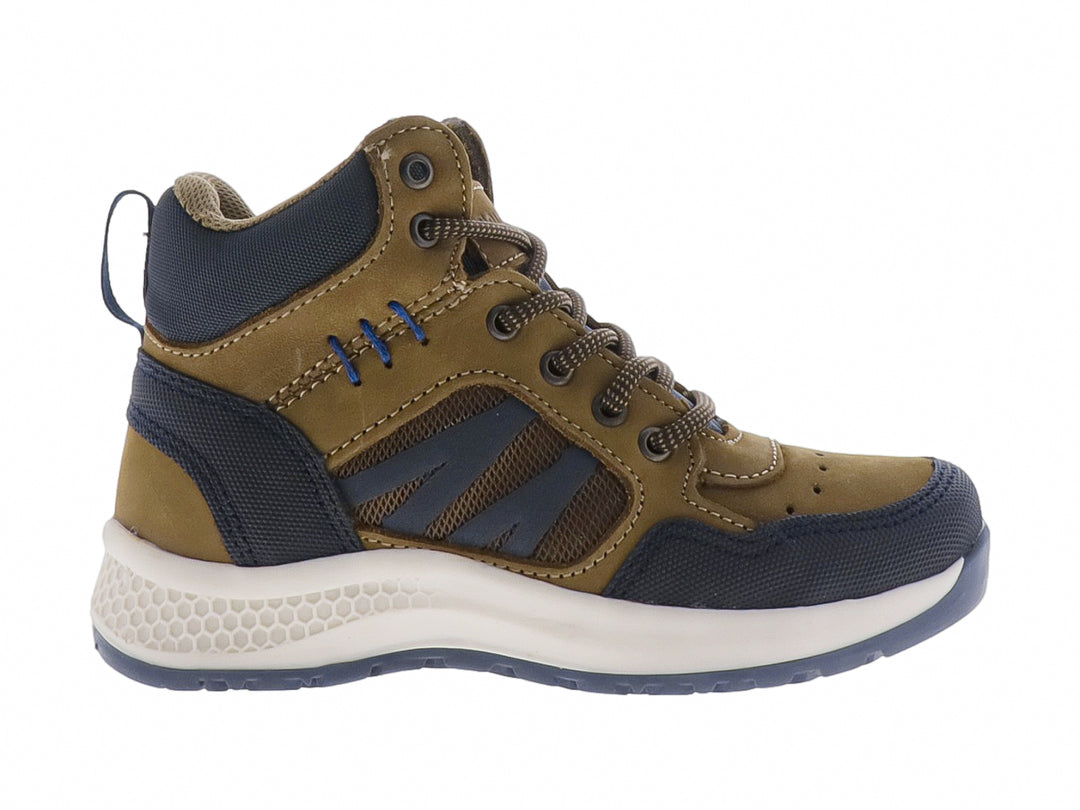 Bota para niño marca Nevada en colores biscuit y azul marino con suela blanca y cordones.