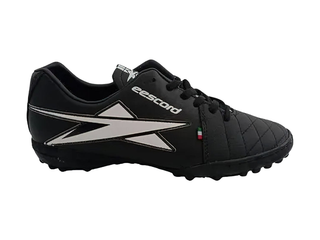 Zapato de fútbol EESCORD color negro con detalles en blanco y suela para turf.