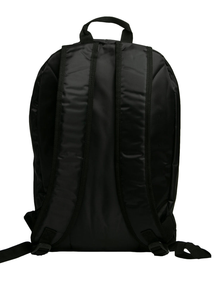 Mochila escolar FILA de color negro con logotipo blanco y rojo en el frente.