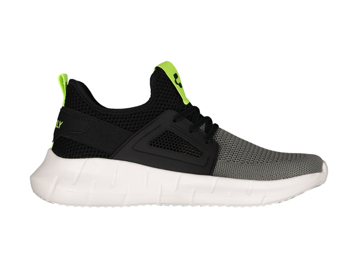 Tenis deportivos Charly color negro y gris con suela blanca y detalles en amarillo neón.