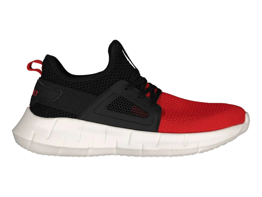Tenis deportivos Charly en colores negro y rojo con suela blanca gruesa.