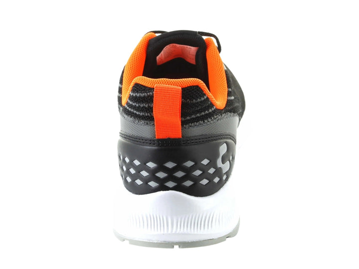 Tenis deportivos Charly color negro con interior naranja y suela blanca.