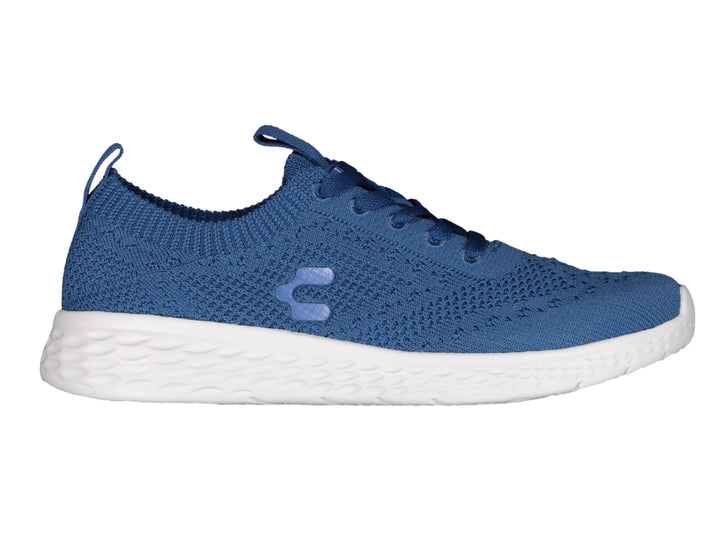 Tenis deportivos Charly de color azul con suela blanca y tejido transpirable.
