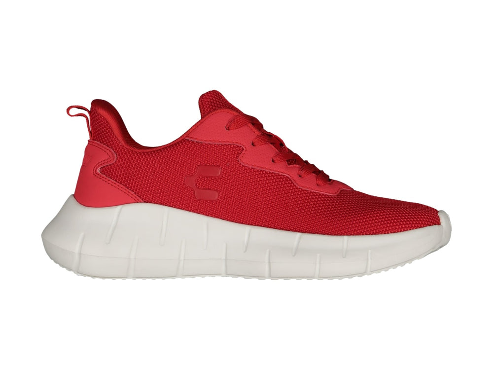 Tenis deportivos Charly en color rojo con suela gruesa de color blanco.