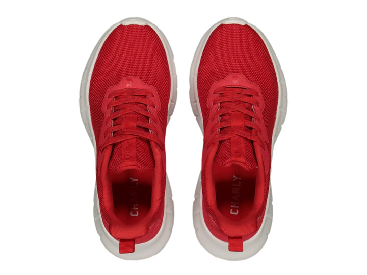 Tenis deportivos Charly en color rojo con suela gruesa de color blanco.