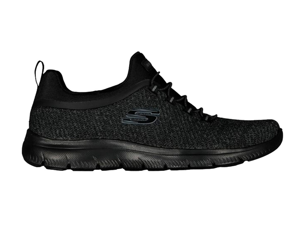Tenis deportivos Skechers color negro con acabado tejido y suela flexible.