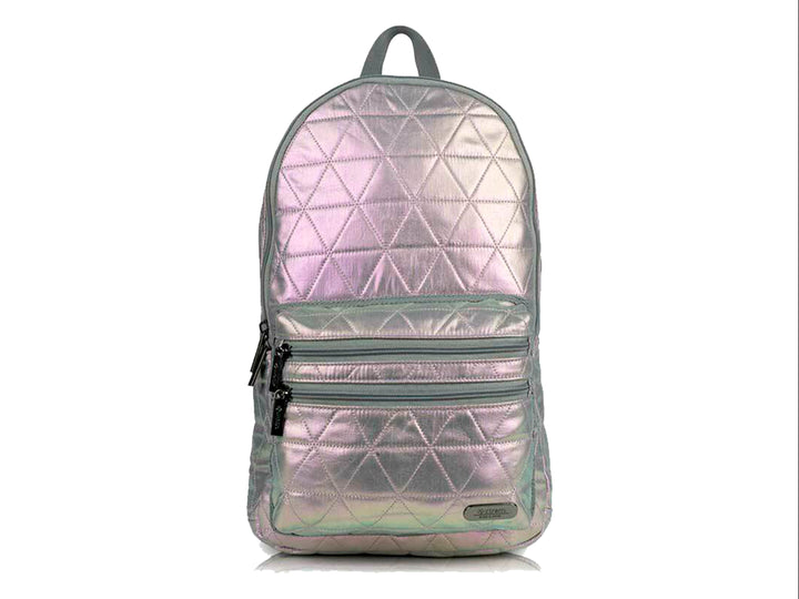 Mochila escolar XTREM de color metálico iridiscente con diseño acolchado geométrico y cierre frontal.