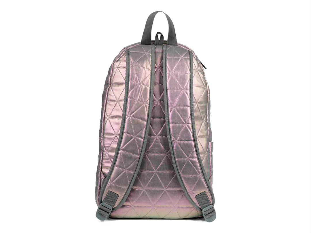 Mochila escolar XTREM de color metálico iridiscente con diseño acolchado geométrico y cierre frontal.