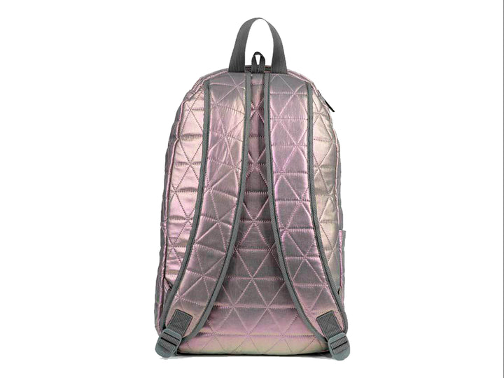 Mochila escolar XTREM de color metálico iridiscente con diseño acolchado geométrico y cierre frontal.