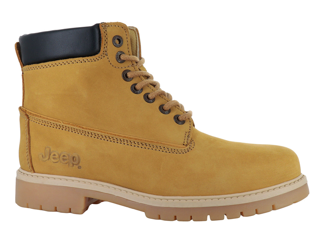Bota casual color miel de la marca Jeep con suela dentada y detalle negro en el tobillo.