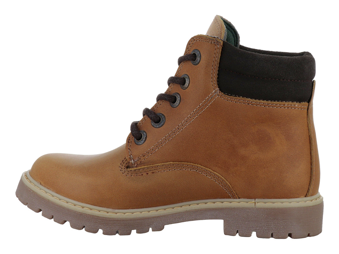 Bota infantil color miel con suela marrón y detalles en gamuza oscura.