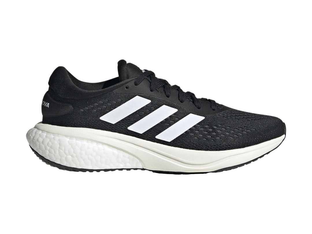 Tenis deportivos Adidas Supernova 2 color negro con suela y franjas blancas.