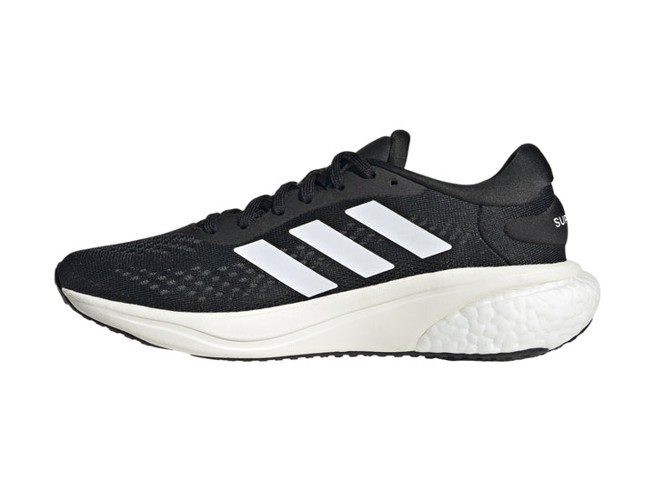 Tenis deportivos Adidas Supernova 2 color negro con suela y franjas blancas.
