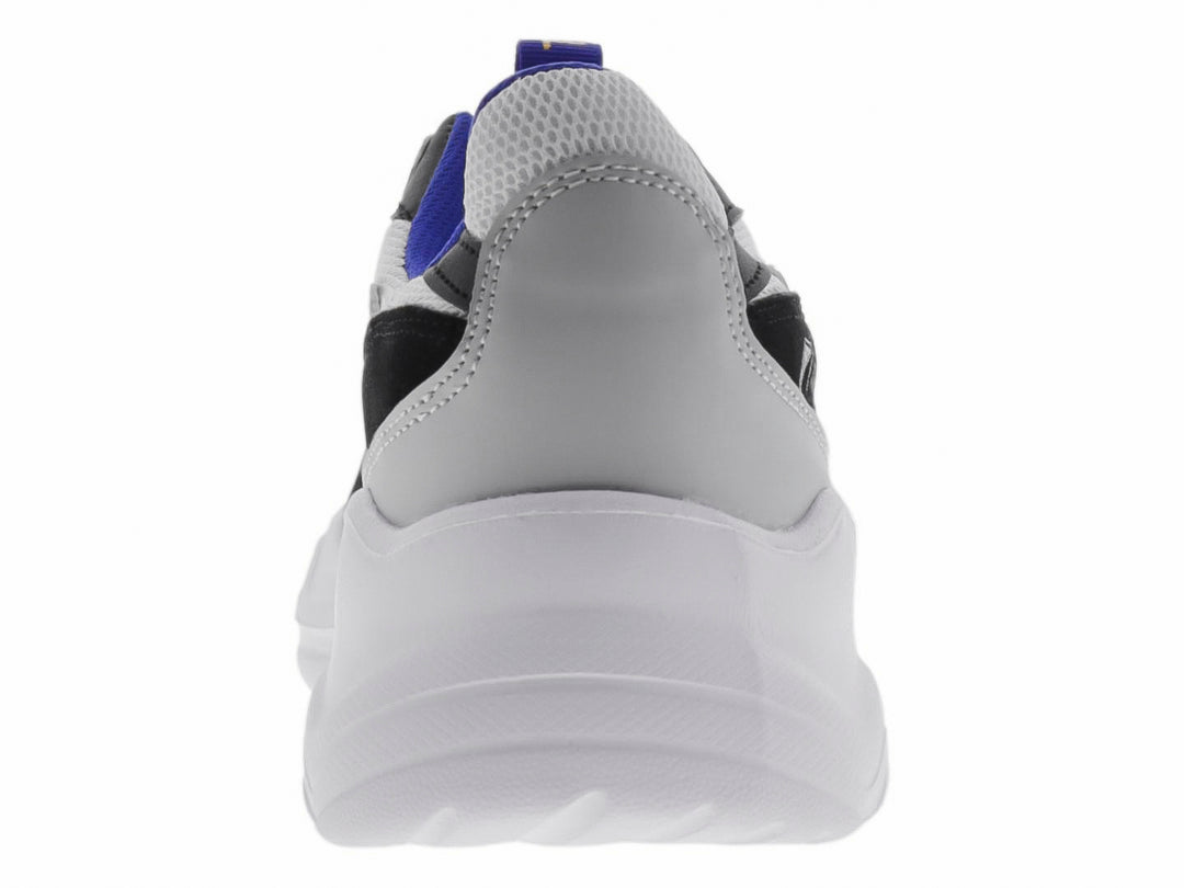 Tenis deportivos chunky color blanco con detalles en negro, azul, rojo y amarillo.