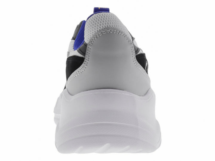 Tenis deportivos chunky color blanco con detalles en negro, azul, rojo y amarillo.