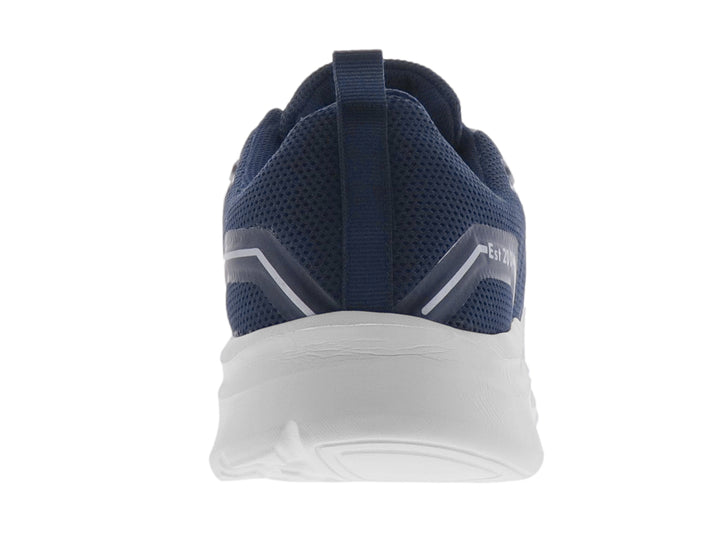 Tenis de baloncesto color azul marino con suela blanca y tejido de malla.
