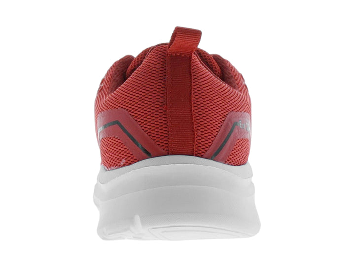 Tenis deportivos de baloncesto color rojo con suela blanca.