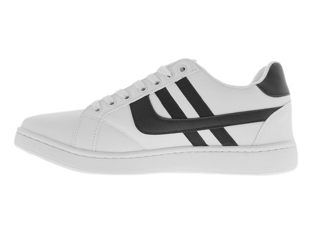 Tenis deportivos color blanco con tres franjas negras laterales y agujetas blancas.