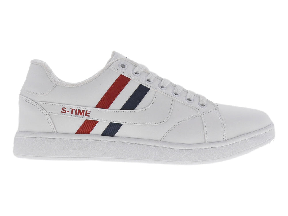 Tenis deportivos blancos con franjas laterales en color rojo y marino, cordones blancos y suela blanca.